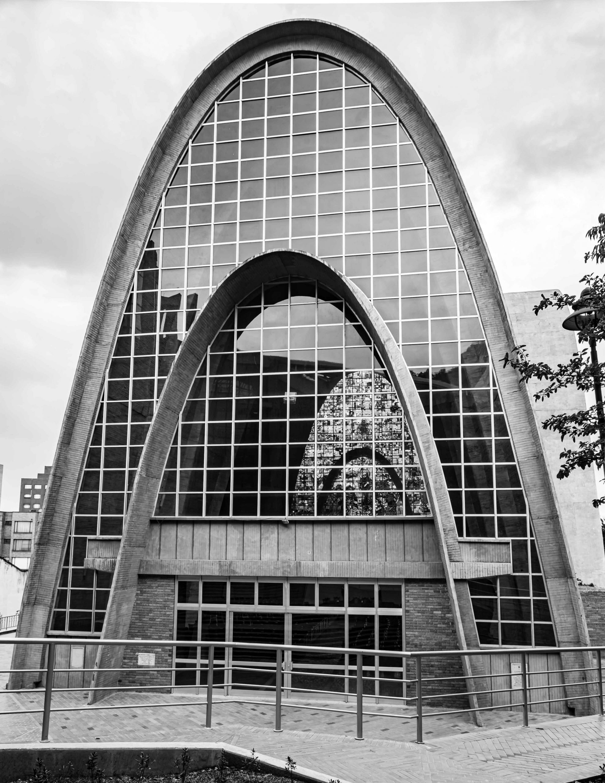 Fotografía de arquitectura DM Photography fachada capilla estrella Bogotá